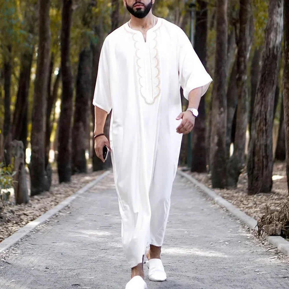 Men’s White Thobe with Royal Blue Accents – Modern Moroccan Style